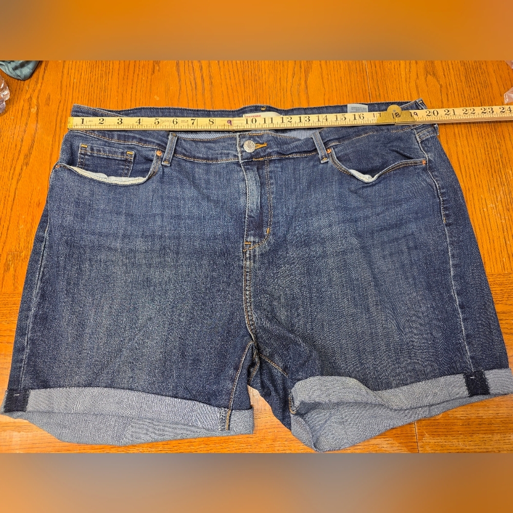 Levi's Signature Women's Mid Rise Denim Shorts Plus Size 20 (W35) Stretch Cuffed